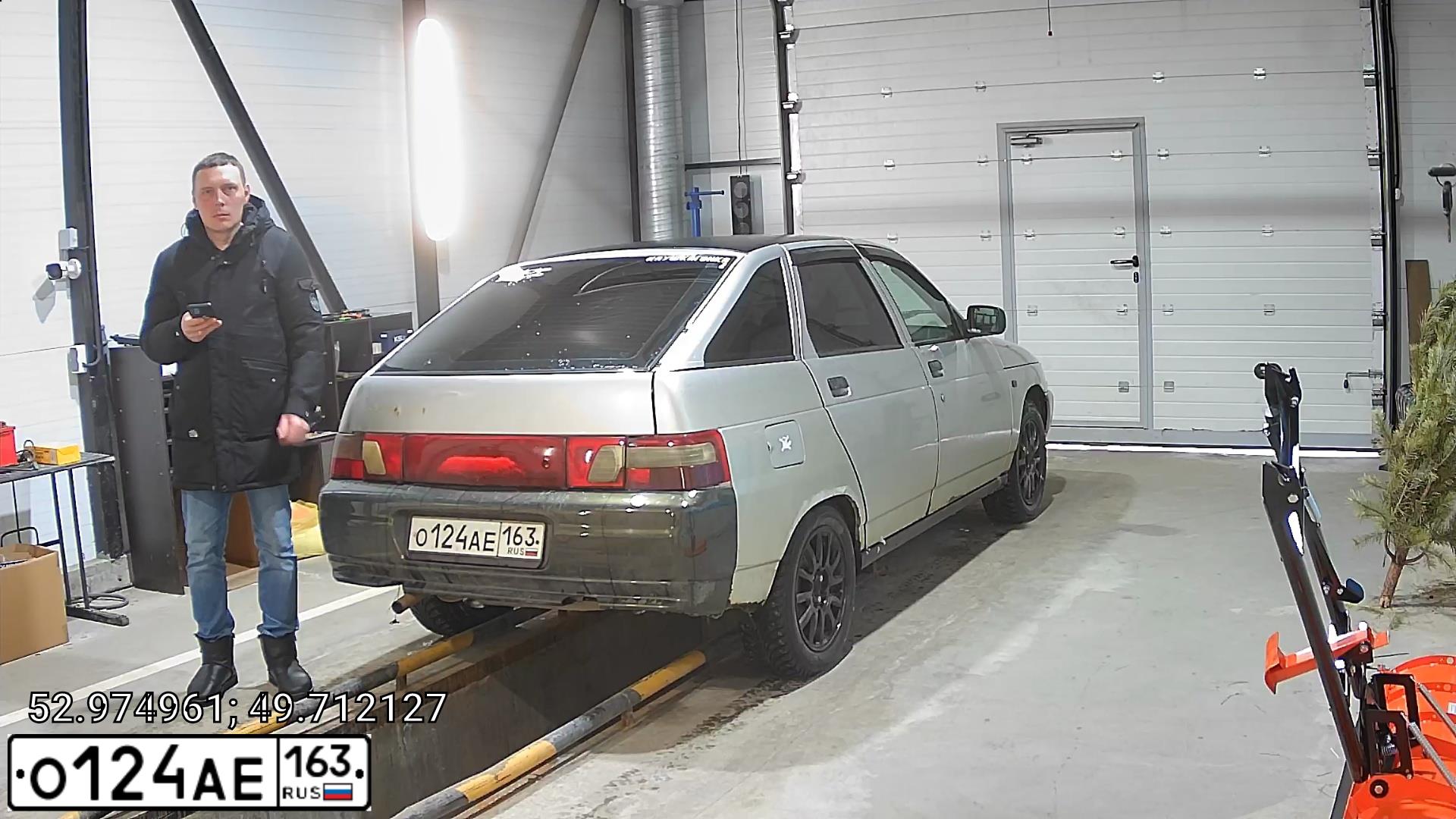 Фото автомобиля LADA 2112, 2006 — госномер О124АЕ163. Цвет: СЕРЕБРИСТО-БЕЖЕВЫЙ