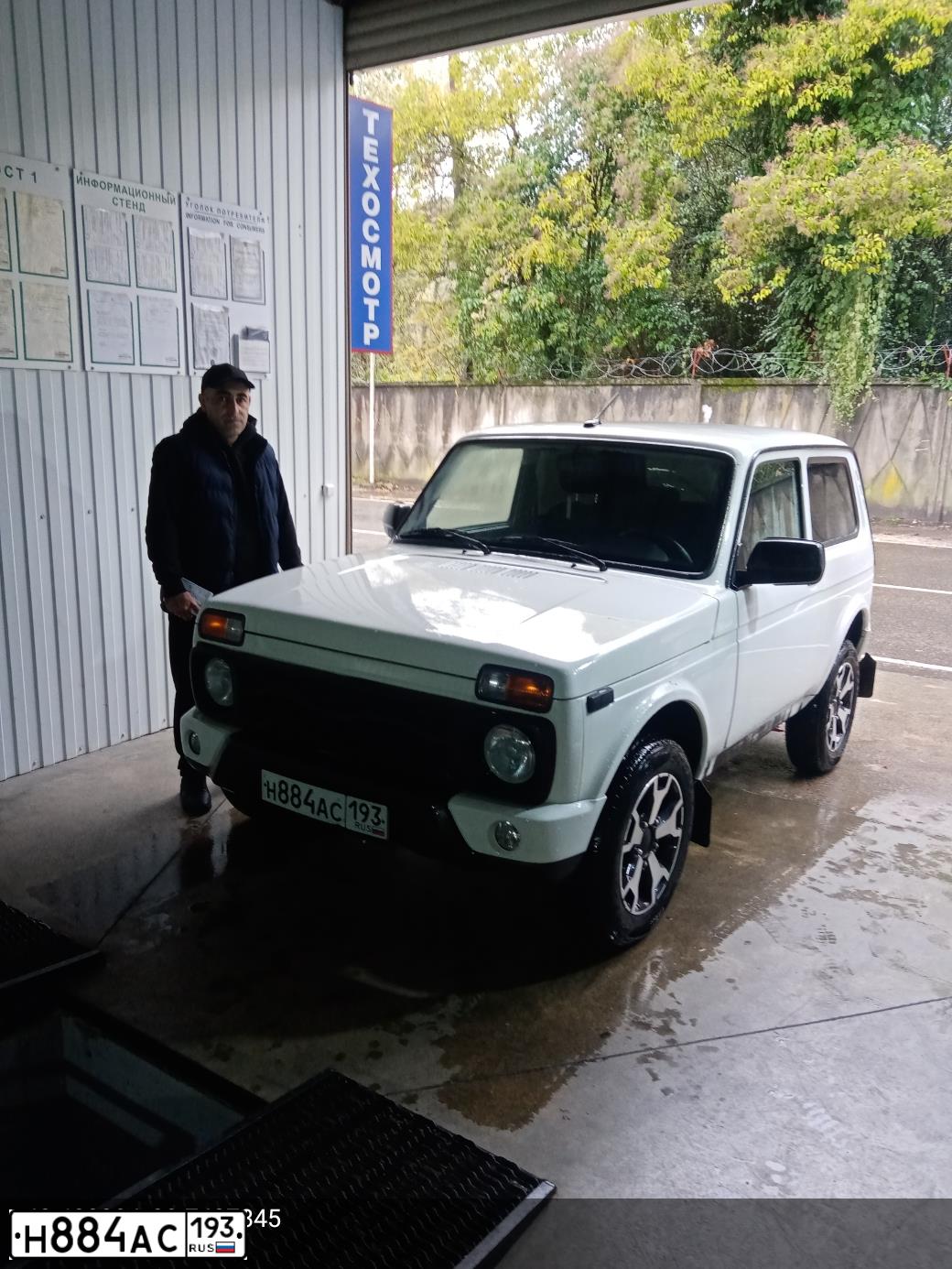 Фото автомобиля LADA 2121 NIVA, 2020 — госномер Н884АС193. Цвет: Белый