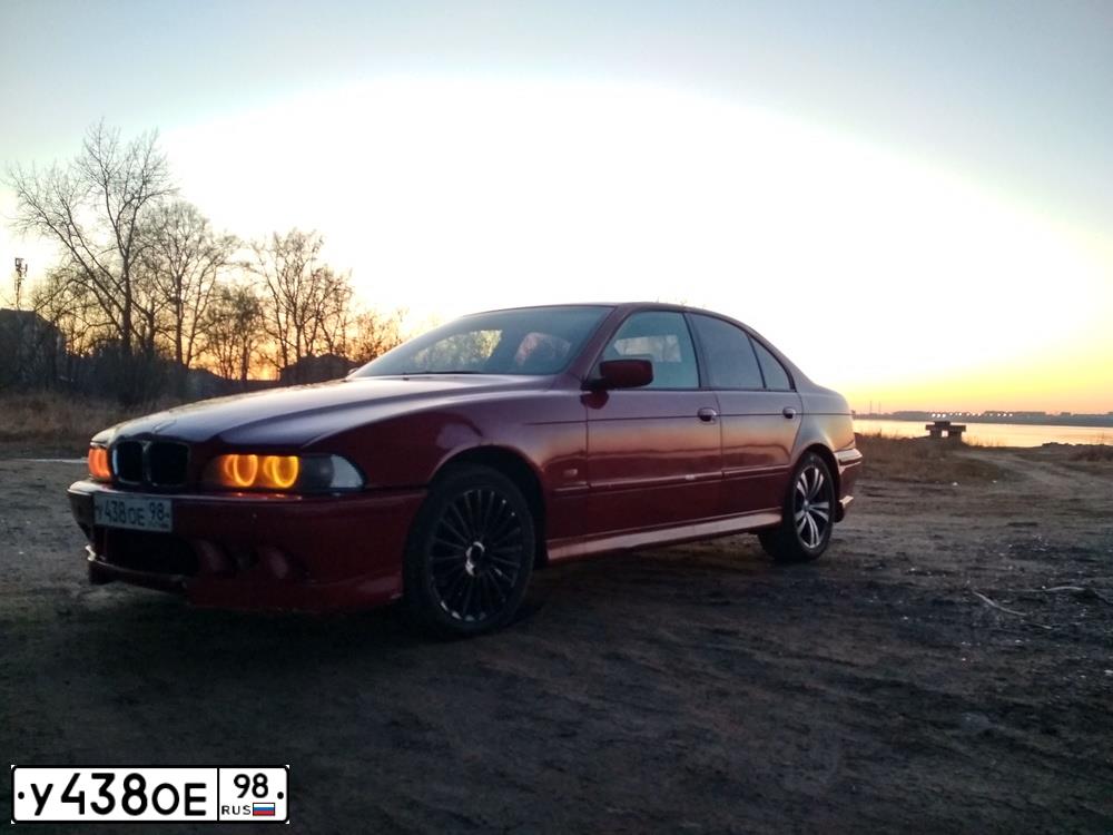 Фото автомобиля BMW SERIE 5, 1995 — госномер У438ОЕ29. Цвет: Красный