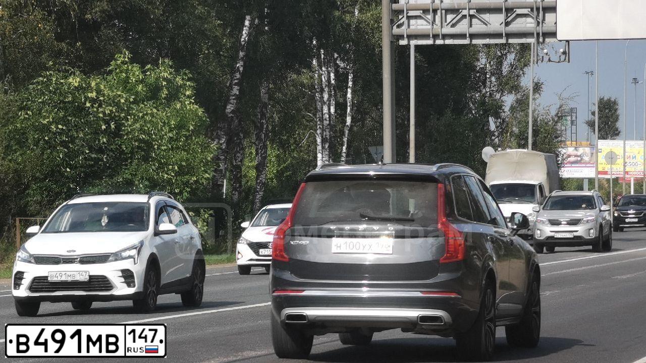 Фото автомобиля KIA RIO, 2021 — госномер У863ЕХ198. Цвет: Белый
