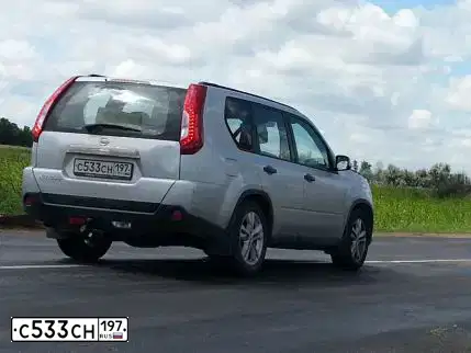 Фото автомобиля NISSAN X-TRAIL, 2011 — госномер С533СН197. Цвет: СЕРЫЙ