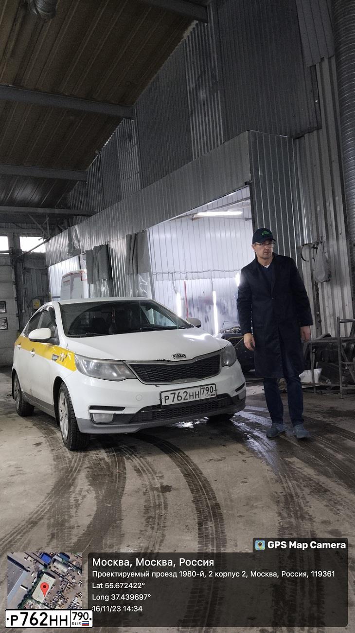 Фото автомобиля KIA RIO, 2016 — госномер Р762НН790. Цвет: БЕЛЫЙ-ЖЕЛТЫЙ-СЕРЫЙ