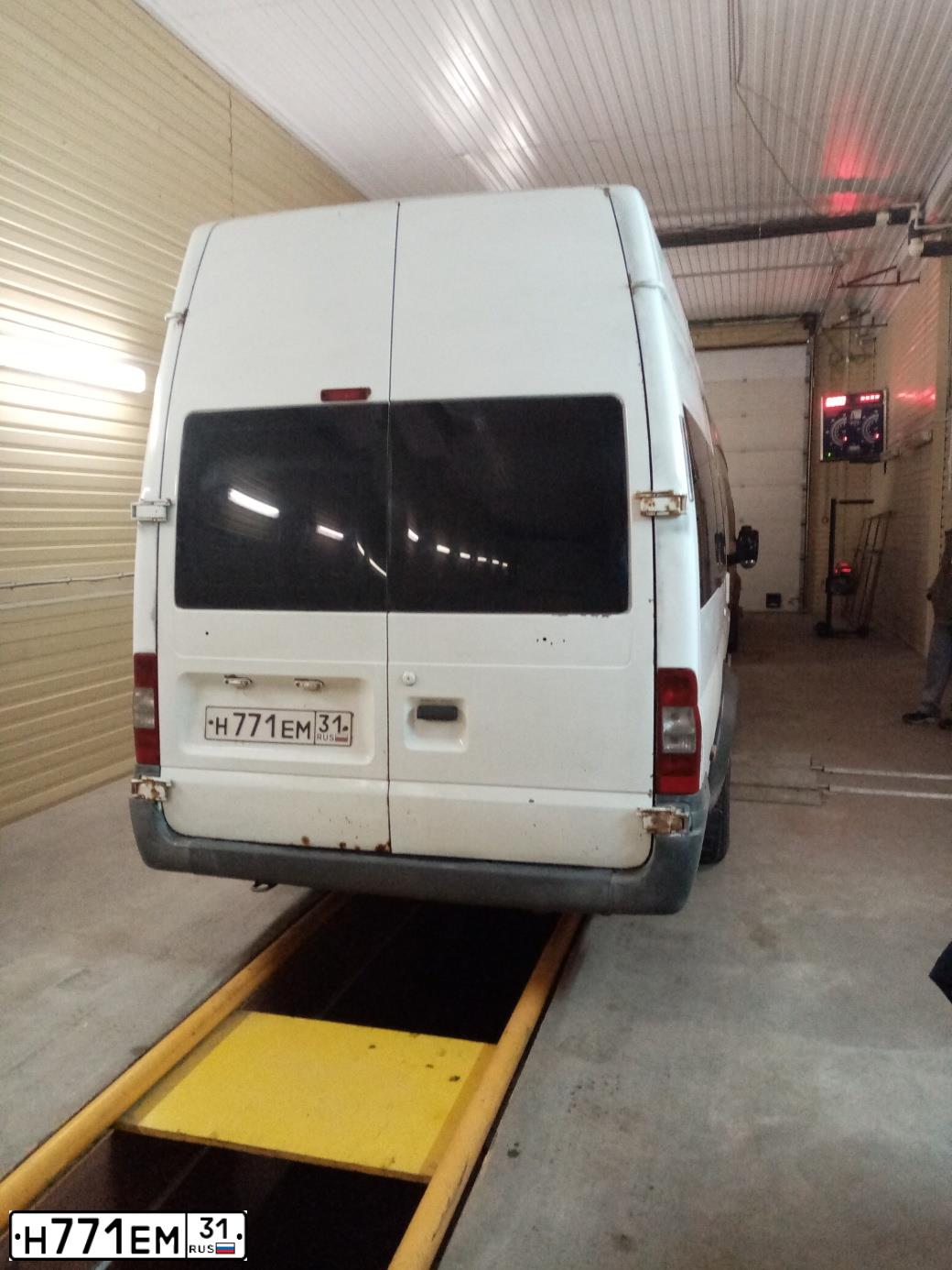 Фото автомобиля FORD TRANSIT, 2007 — госномер Н771ЕМ31. Цвет: БЕЛЫЙ