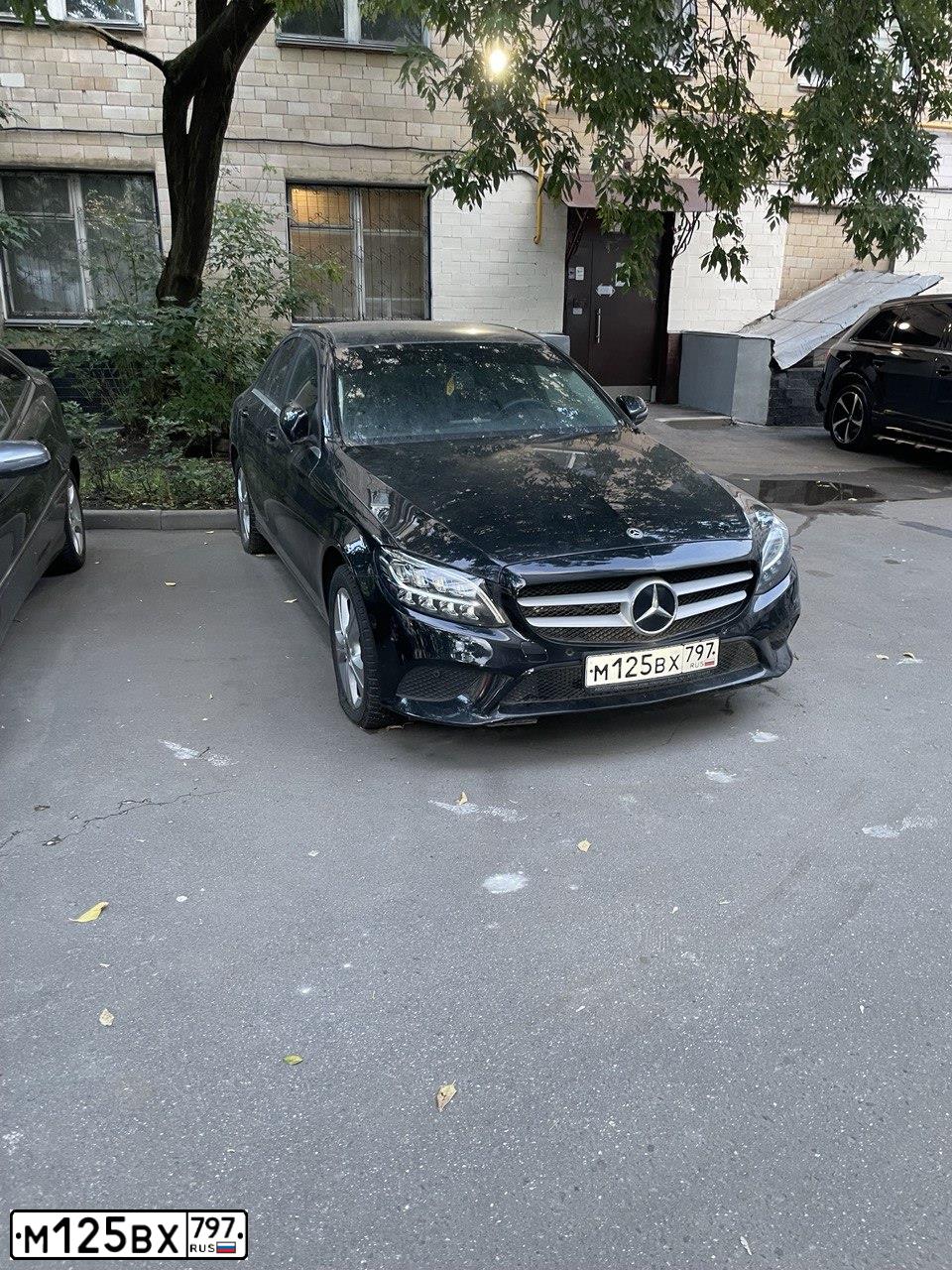 Фото автомобиля MERCEDES C-KLASSE, 2020 — госномер М125ВХ797. Цвет: черный