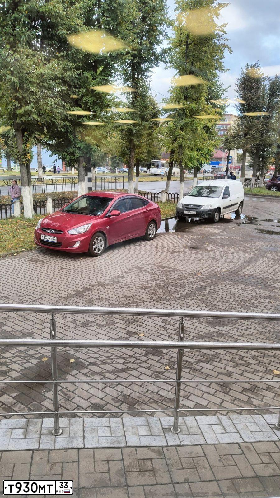 Фото автомобиля HYUNDAI SOLARIS, 2012 — госномер Т930МТ33. Цвет: КРАСНЫЙ ГРАНАТ