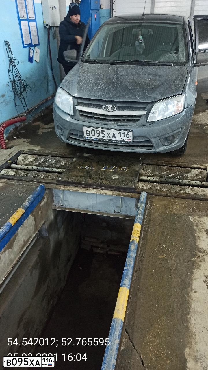 Фото автомобиля LADA 2191 GRANTA, 2017 — госномер В095ХА116. Цвет: серебристо-темно-серый