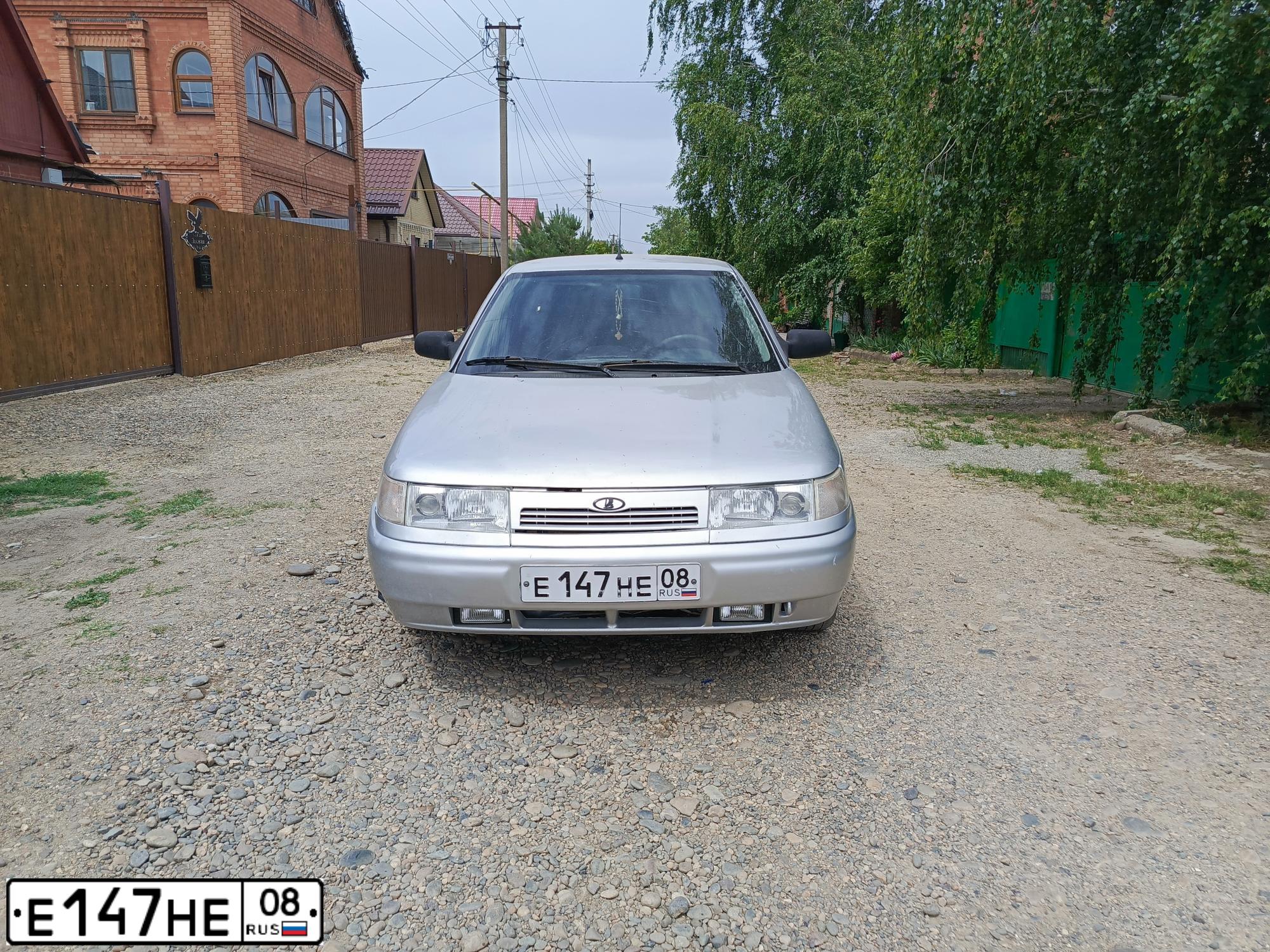 Фото автомобиля LADA 2112 LADA, 2006 — госномер Е147НЕ08. Цвет: СВЕТЛО-СЕРЕБРИСТЫЙ МЕТ