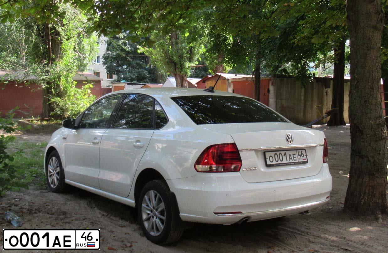 Фото автомобиля VOLKSWAGEN POLO, 2017 — госномер О001АЕ46. Цвет: Белый