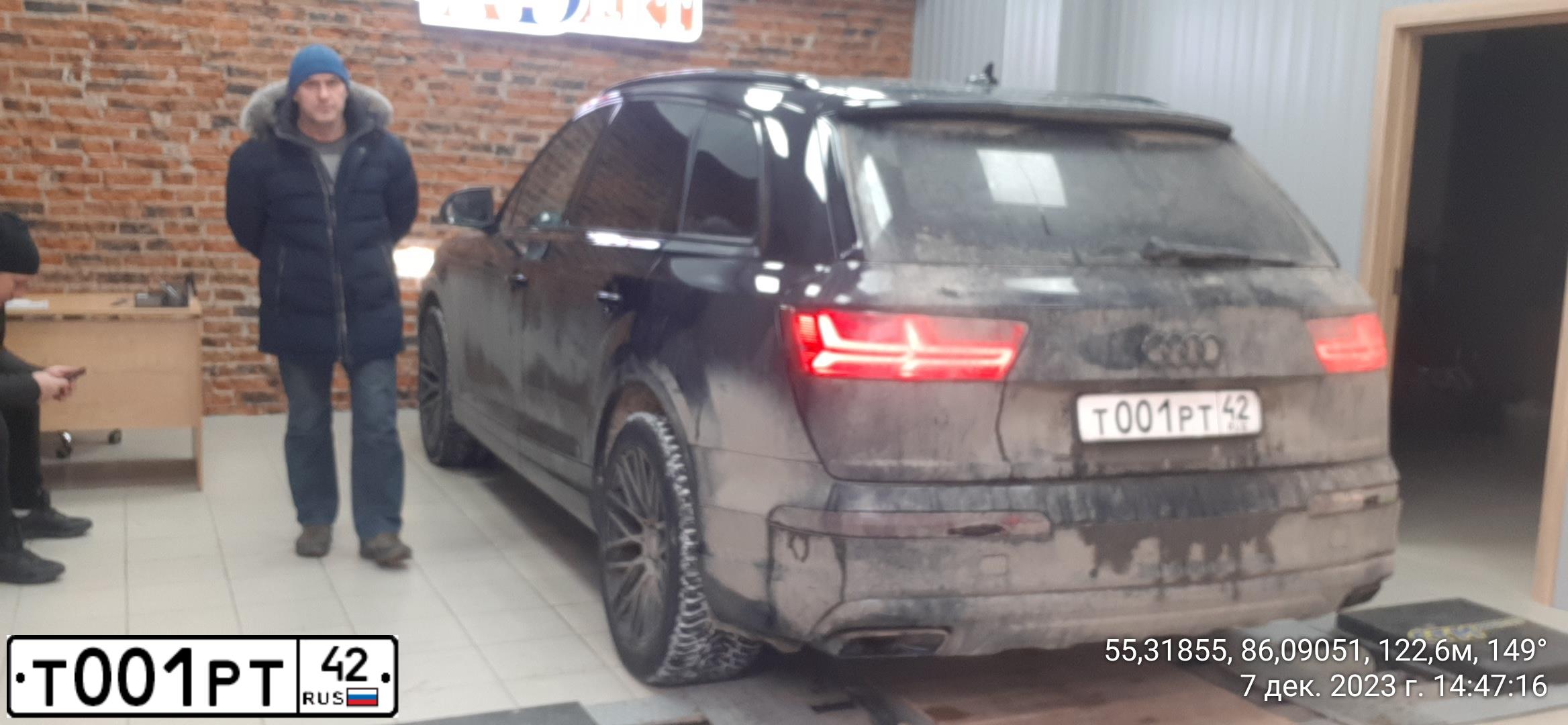 Фото автомобиля TOYOTA LANDCRUISER, 1993 — госномер Т001РТ42. Цвет: ТЕМНО-СИНИЙ
