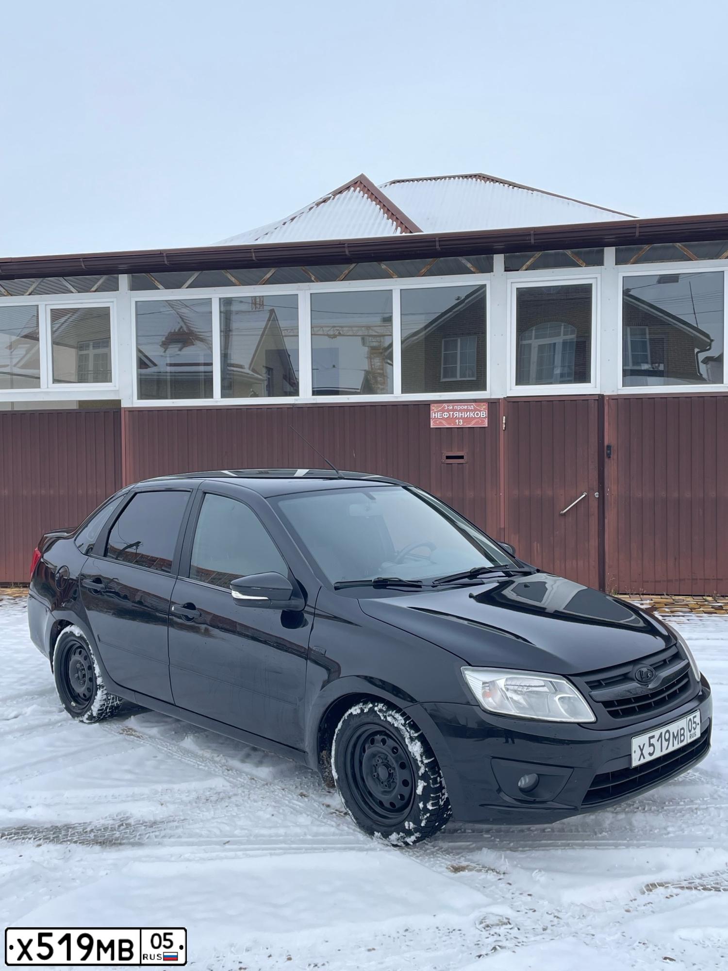 Фото автомобиля LADA 2190 GRANTA, 2016 — госномер Х519МВ05. Цвет: ЧЕРНЫЙ