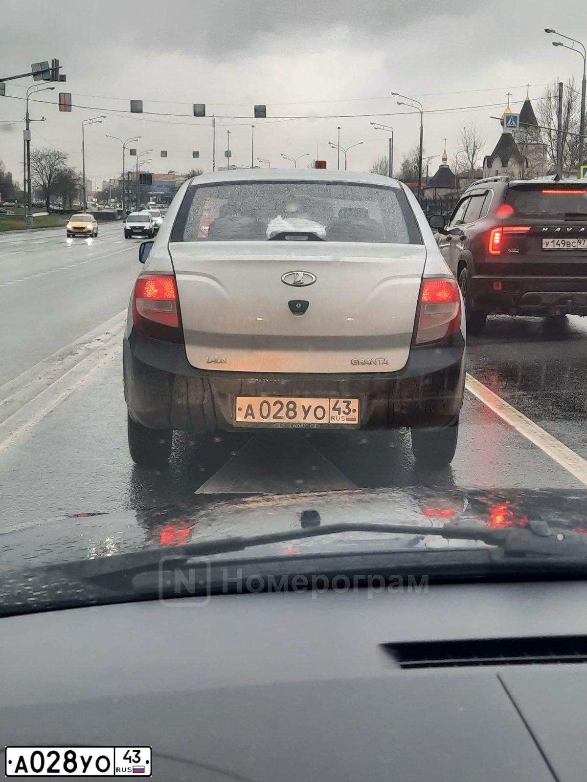 Фото автомобиля LADA 2190 GRANTA, 2012 — госномер О814СА43. Цвет: СЕРЕБРИСТЫЙ