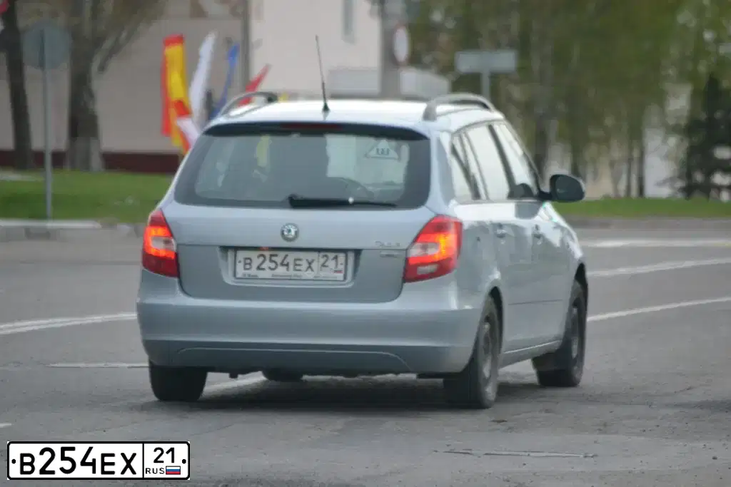 Фото автомобиля SKODA FABIA, 2011 — госномер В254ЕХ21. Цвет: СЕРО-ГОЛУБОЙ