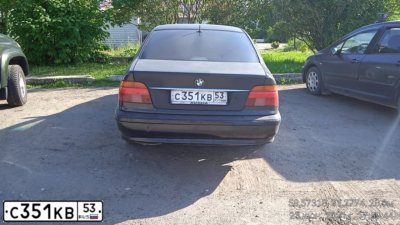 Фото автомобиля BMW SERIE 5, 1998 — госномер С351КВ53. Цвет: ЧЕРНЫЙ