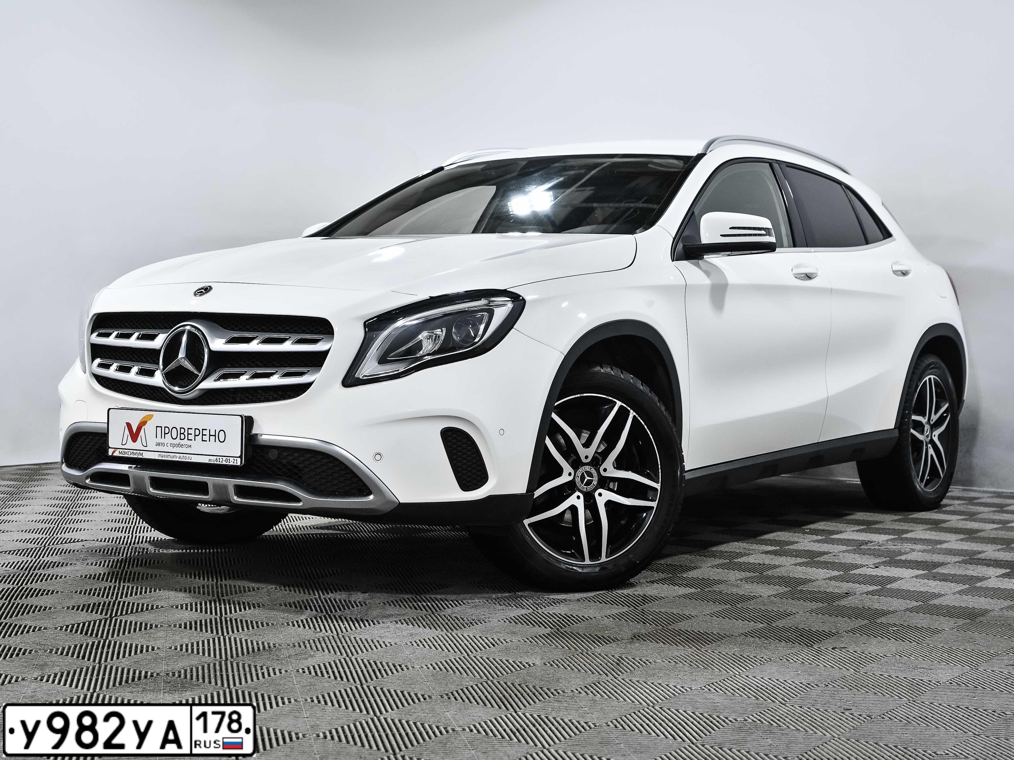 Фото автомобиля MERCEDES GLA-KLASSE, 2018 — госномер У982УА178. Цвет: Белый