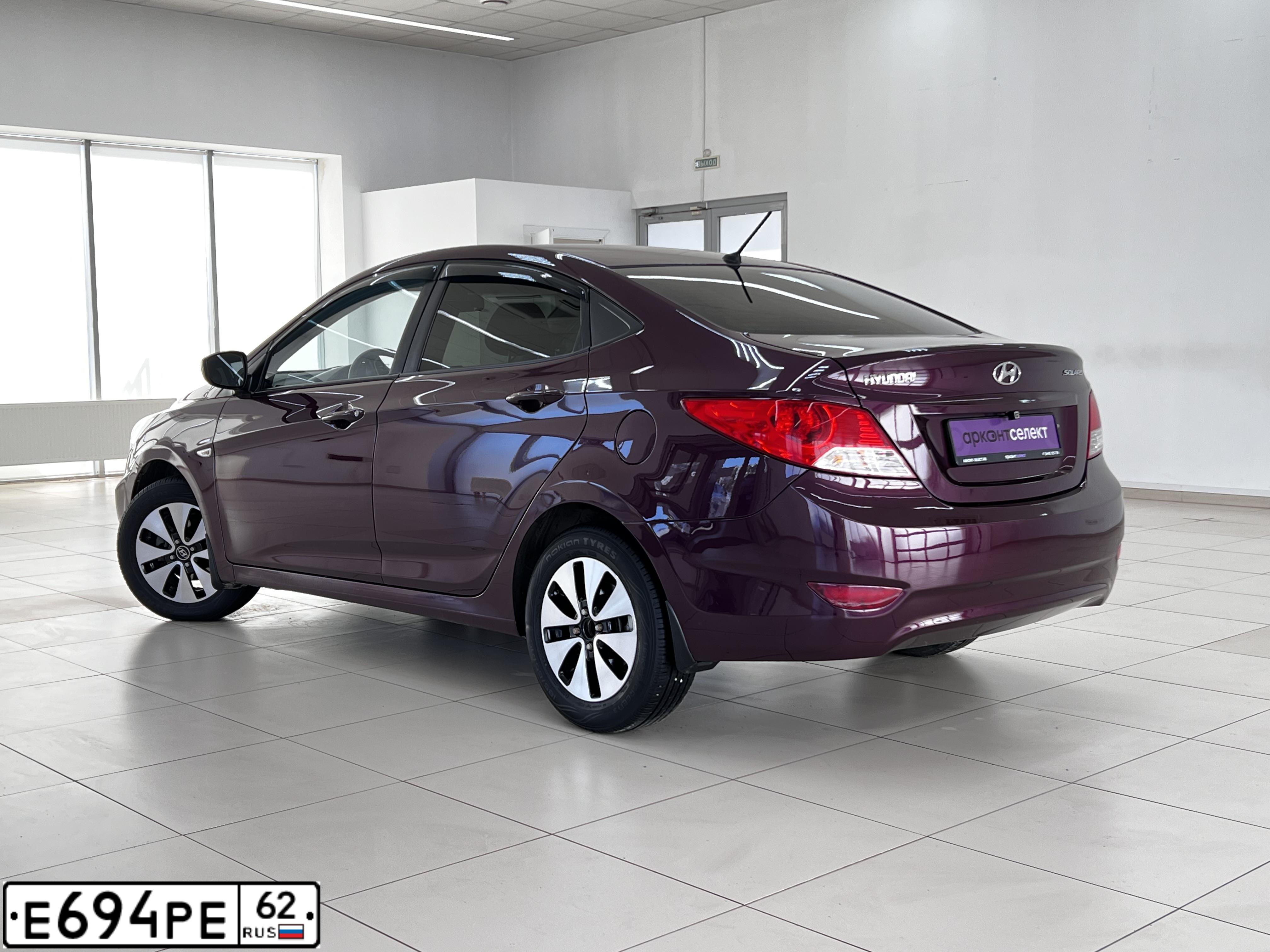 Фото автомобиля HYUNDAI SOLARIS, 2012 — госномер Х055РС750. Цвет: ФИОЛЕТОВЫЙ