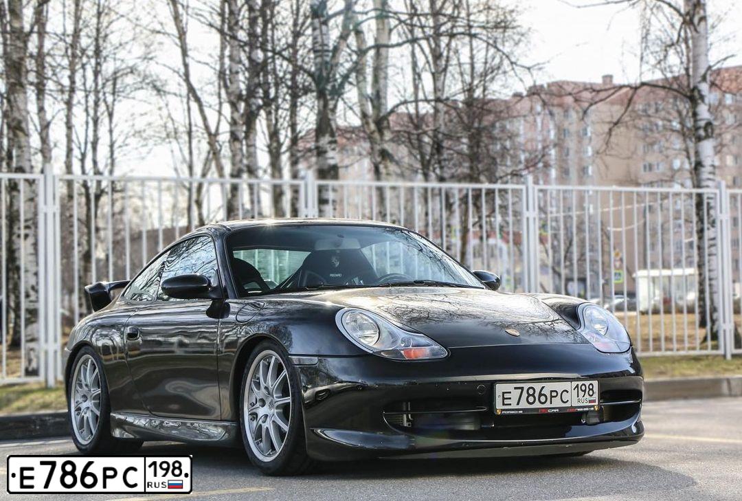 Фото автомобиля PORSCHE 911 CARRERA, 1999 — госномер Е786РС198. Цвет: ЧЕРНЫЙ