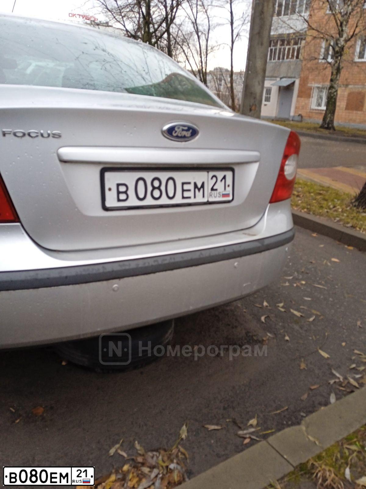 Фото автомобиля FORD FOCUS, 2006 — госномер В080ЕМ21. Цвет: СЕРЕБРИСТЫЙ