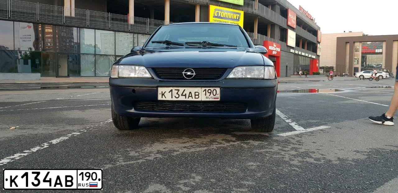 Фото автомобиля TOYOTA CAMRY, 2008 — госномер Е647НН186. Цвет: ЧЕРНЫЙ