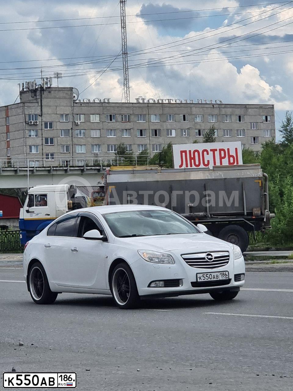 Фото автомобиля OPEL INSIGNIA, 2013 — госномер К550АВ186. Цвет: Белый