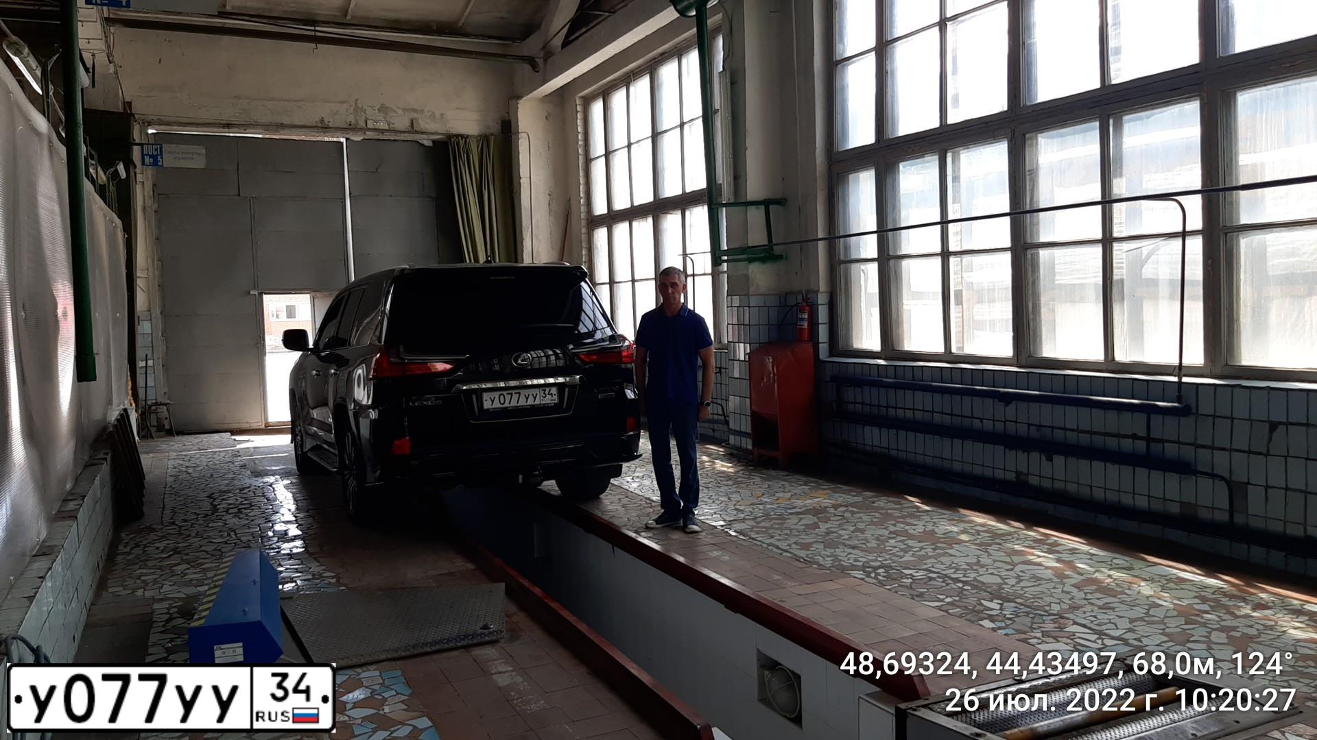 Фото автомобиля LEXUS LX, 2010 — госномер У077УУ34. Цвет: ЧЕРНЫЙ