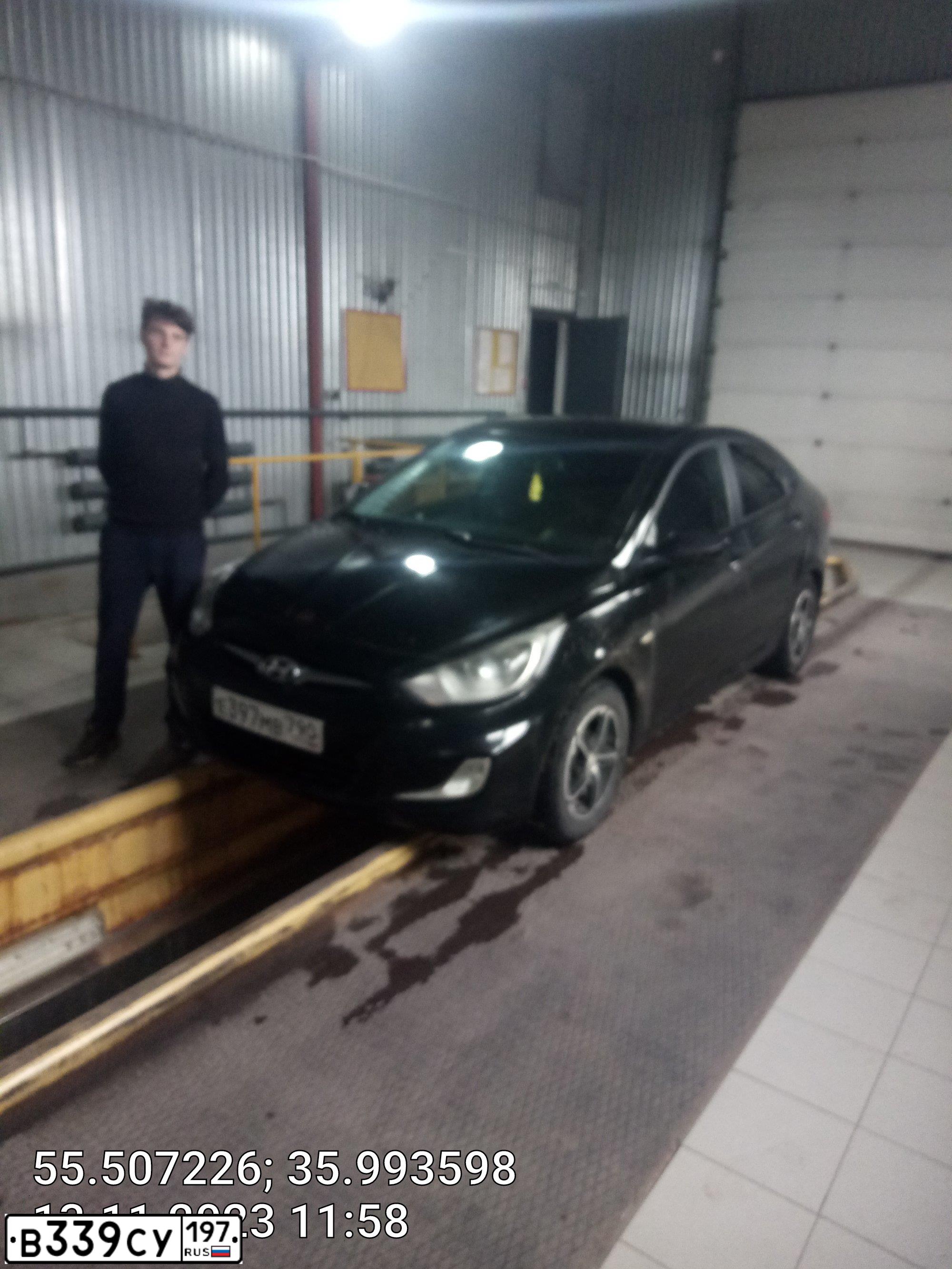 Фото автомобиля HYUNDAI SOLARIS, 2012 — госномер Е397МВ790. Цвет: ЧЕРНЫЙ