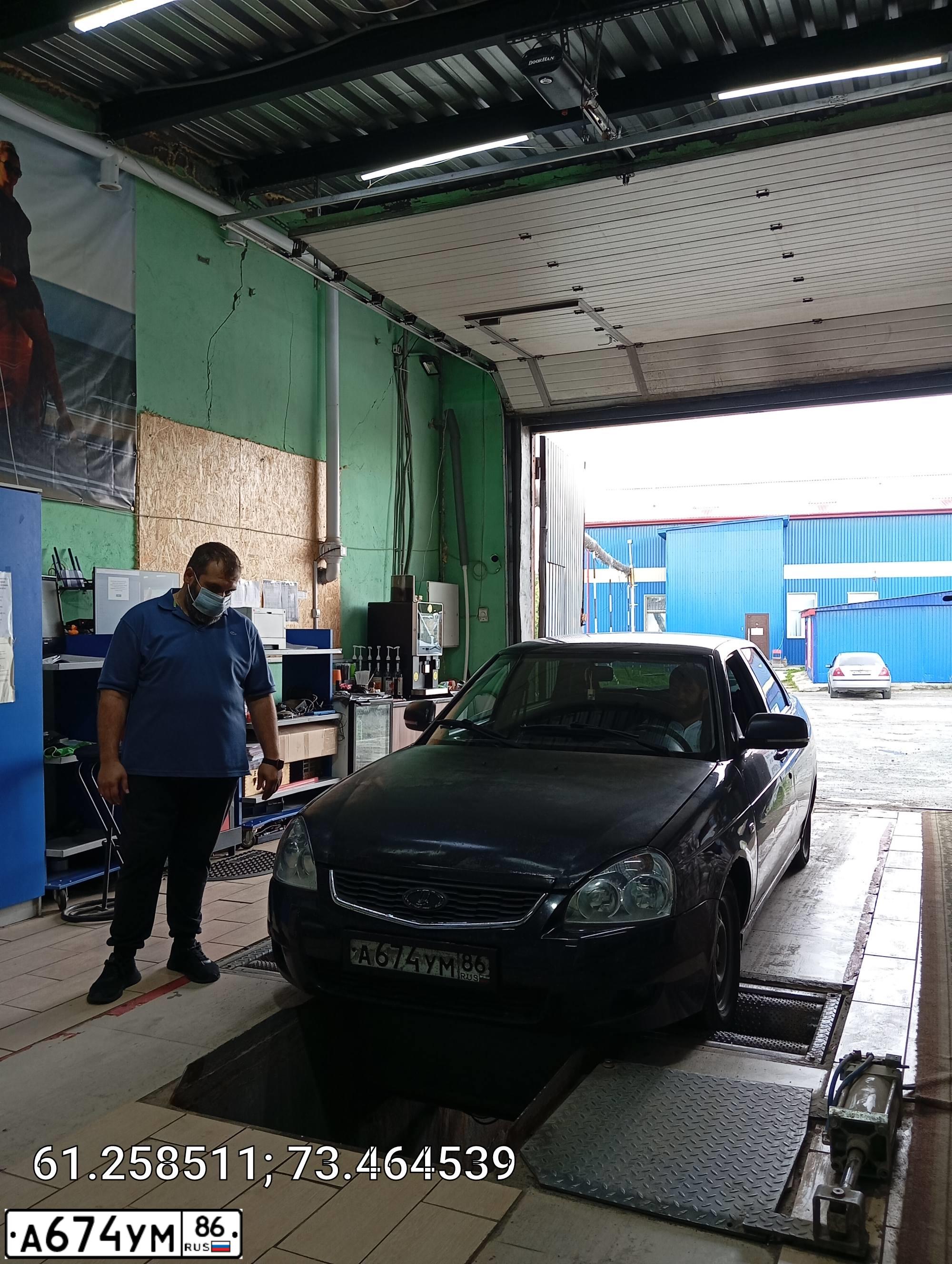 Фото автомобиля LADA 2170 PRIORA, 2008 — госномер А674УМ86. Цвет: Сине-Черный