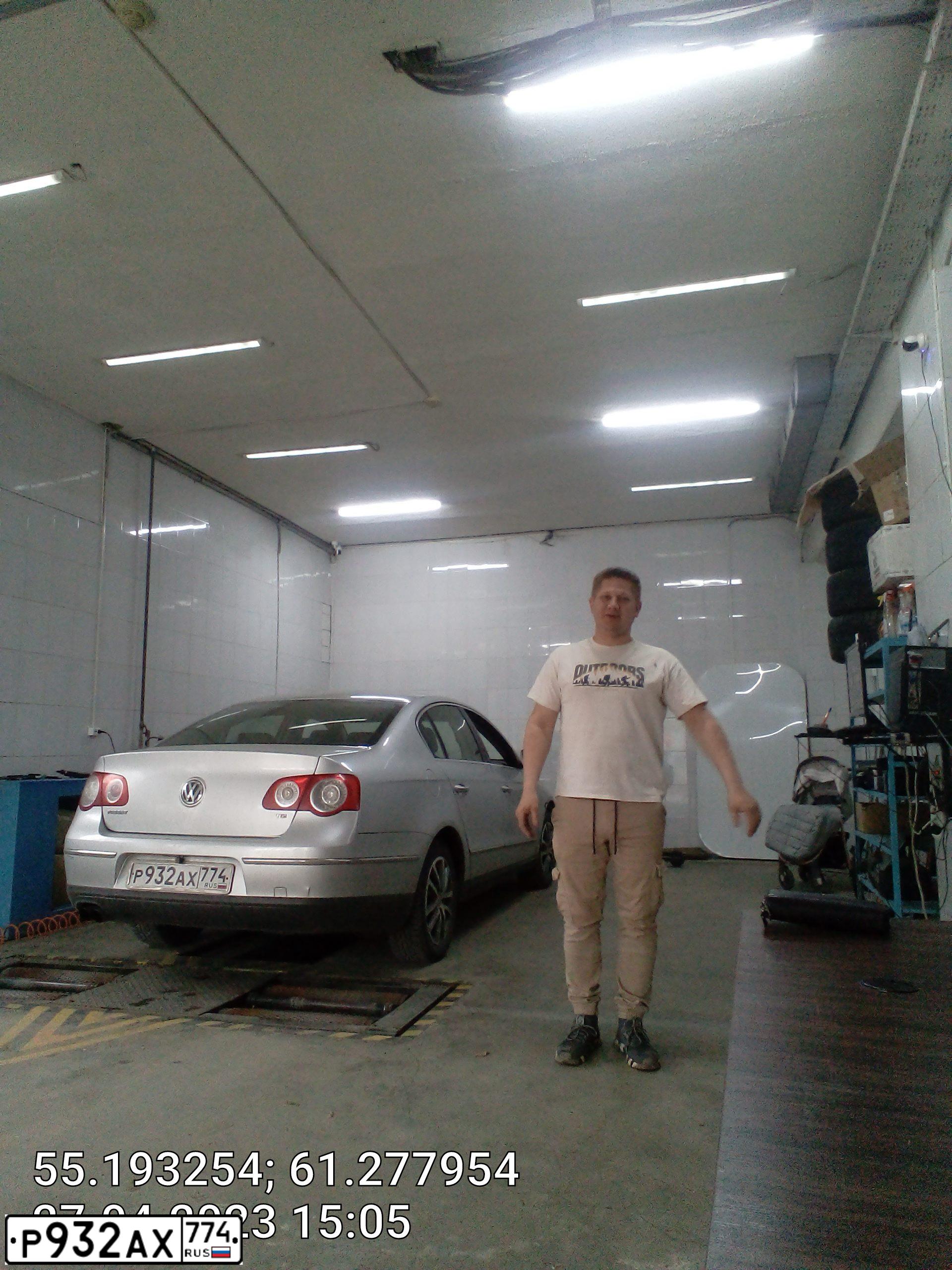 Фото автомобиля VOLKSWAGEN PASSAT, 2008 — госномер Е100ЕХ174. Цвет: СЕРЕБРИСТЫЙ