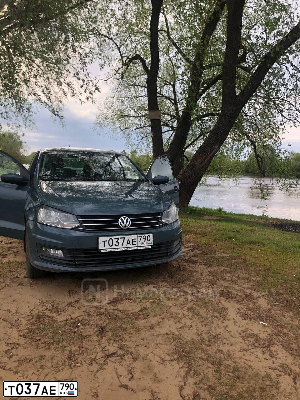 Фото автомобиля VOLKSWAGEN POLO, 2020 — госномер Т037АЕ790. Цвет: синий
