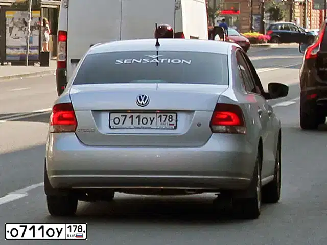 Фото автомобиля VOLKSWAGEN POLO, 2013 — госномер О711ОУ178. Цвет: СЕРЕБРИСТЫЙ