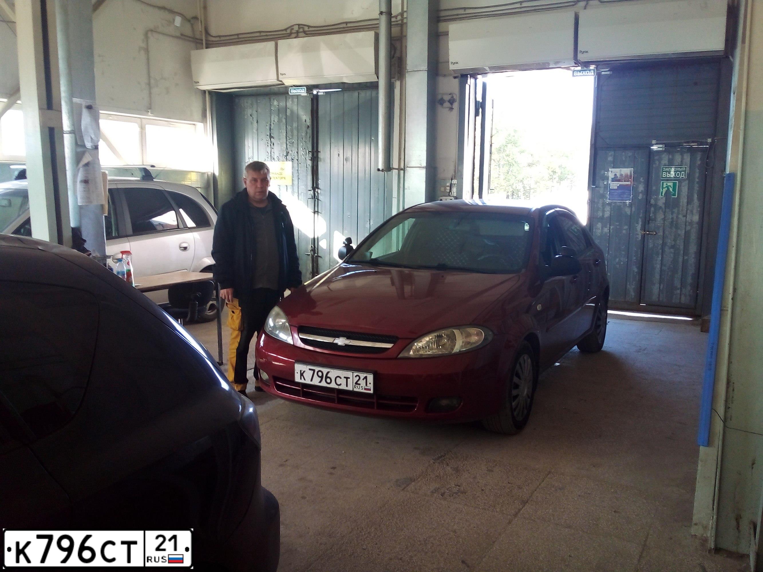 Фото автомобиля CHEVROLET LACETTI, 2008 — госномер Р227УТ11. Цвет: Красный