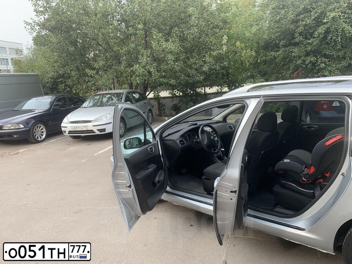 Фото автомобиля FORD FOCUS, 2003 — госномер О051ТН777. Цвет: Серебристый