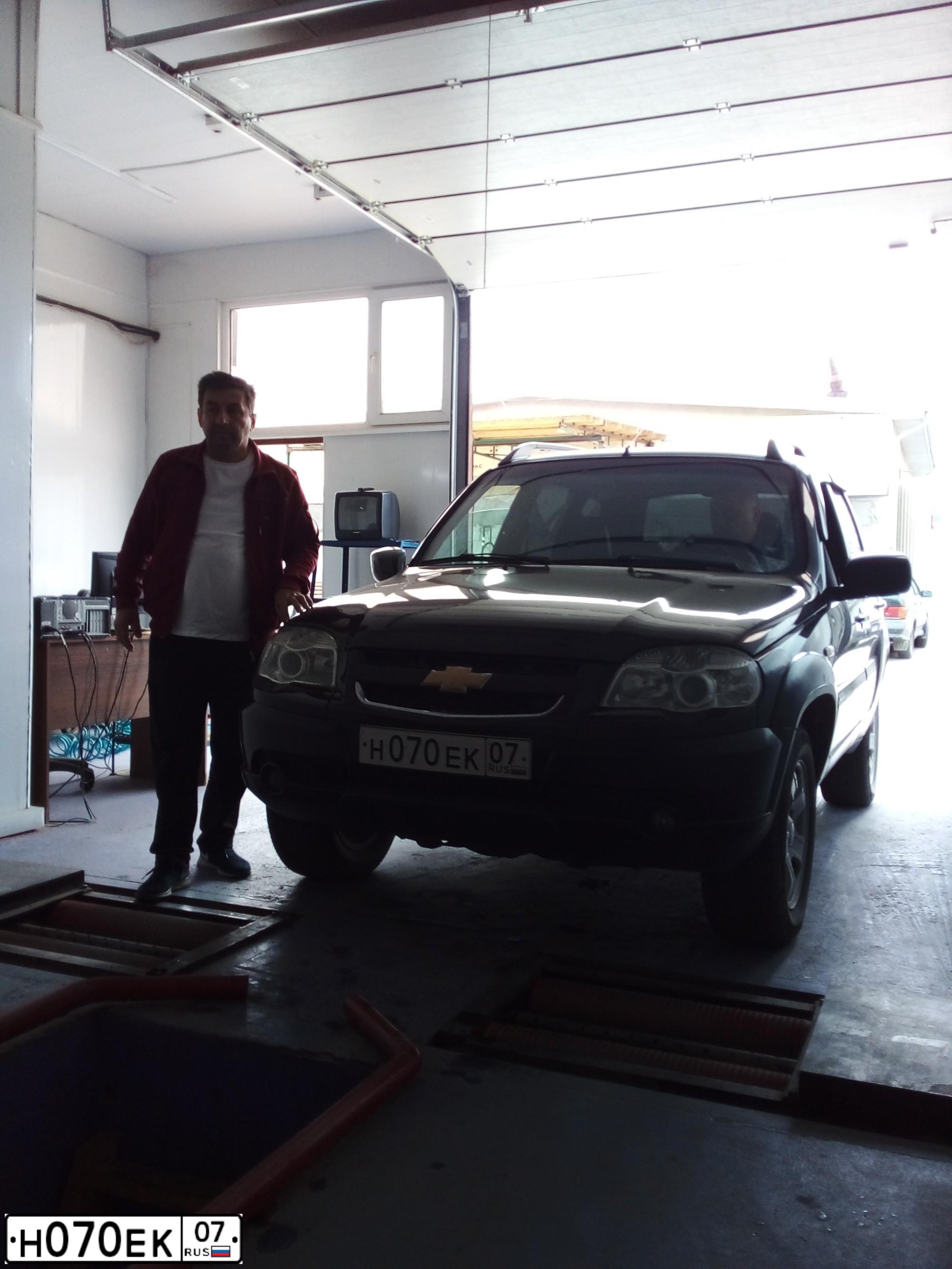 Фото автомобиля АУДИ Q7, 2006 — госномер У035ТТ05. Цвет: СЕРЫЙ ТЕМНЫЙ