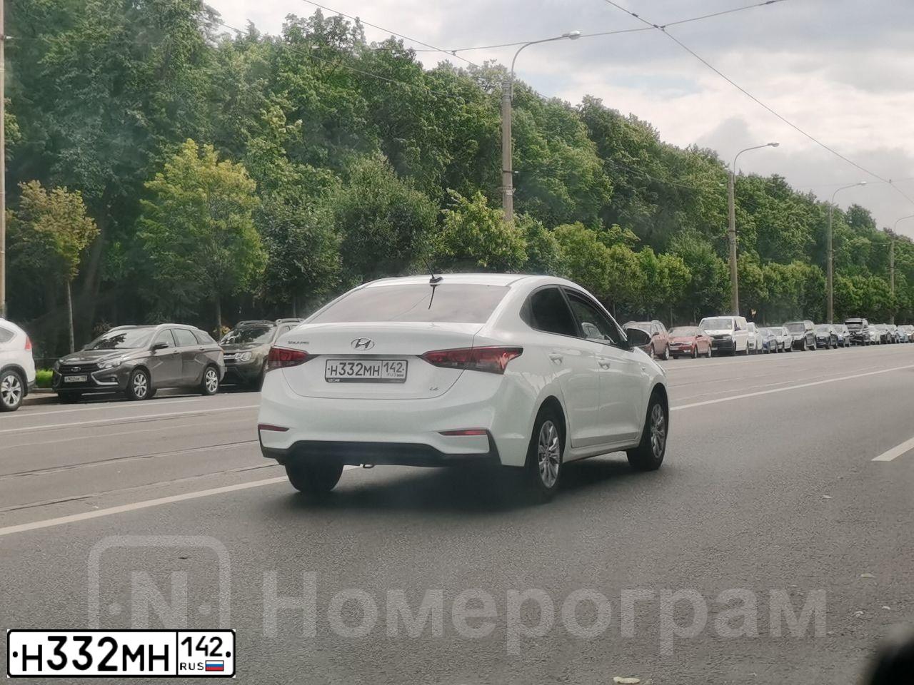 Фото автомобиля HYUNDAI SOLARIS, 2018 — госномер Н332МН142. Цвет: Белый