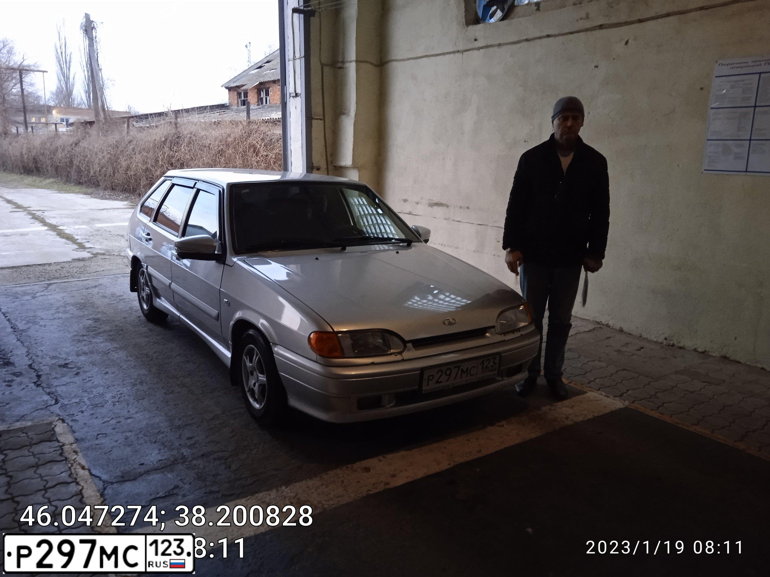 Фото автомобиля LADA 2114 SAMARA, 2013 — госномер Р297МС123. Цвет: СВЕТЛО-СЕРЕБРИСТЫЙ МЕТАЛЛ