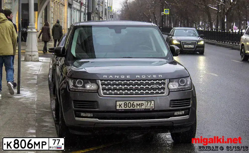 Фото автомобиля TOYOTA LANDCRUISER, 2003 — госномер К806МР77. Цвет: СВЕТЛО-СЕРЫЙ