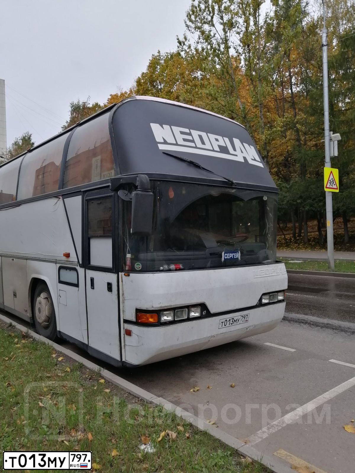 Фото автомобиля NEOPLAN CITYLINER, 1992 — госномер Т013МУ797. Цвет: Белый