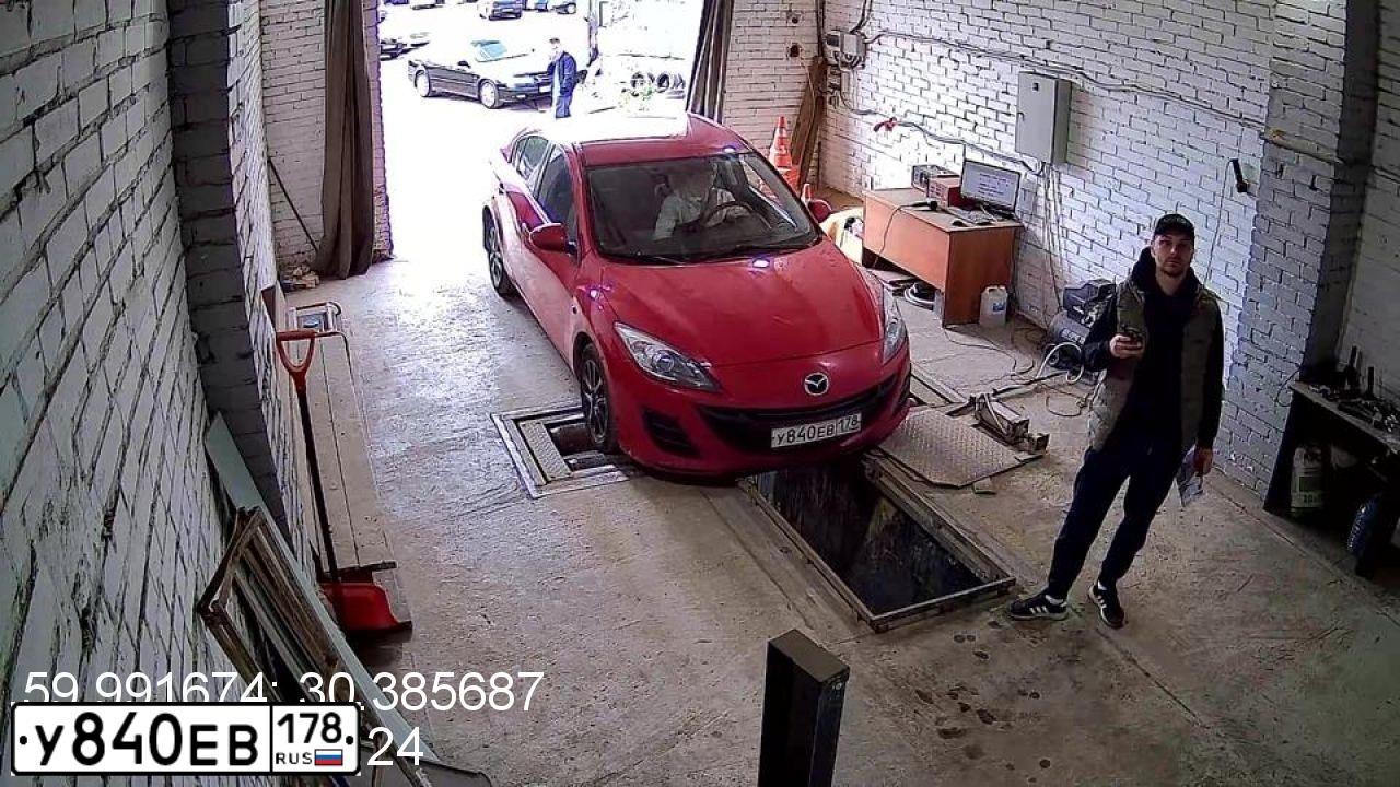Фото автомобиля MAZDA 3, 2009 — госномер О670ХА29. Цвет: КРАСНЫЙ