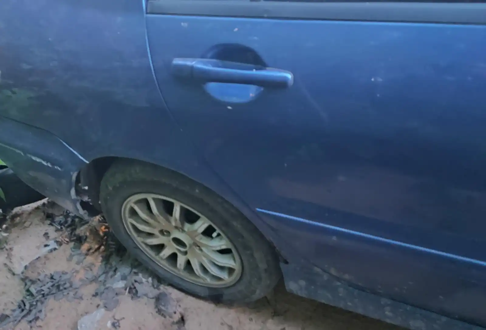 Фото автомобиля MITSUBISHI LANCER, 2006 — госномер В608ТХ797. Цвет: синий черный
