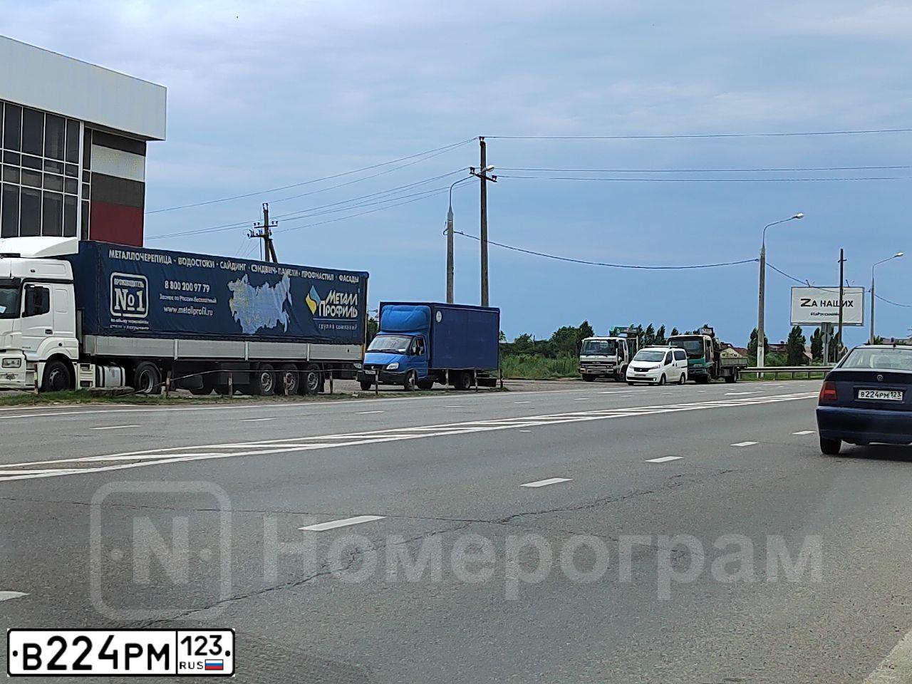 Фото автомобиля VOLKSWAGEN POLO, 1997 — госномер В224РМ123. Цвет: синий