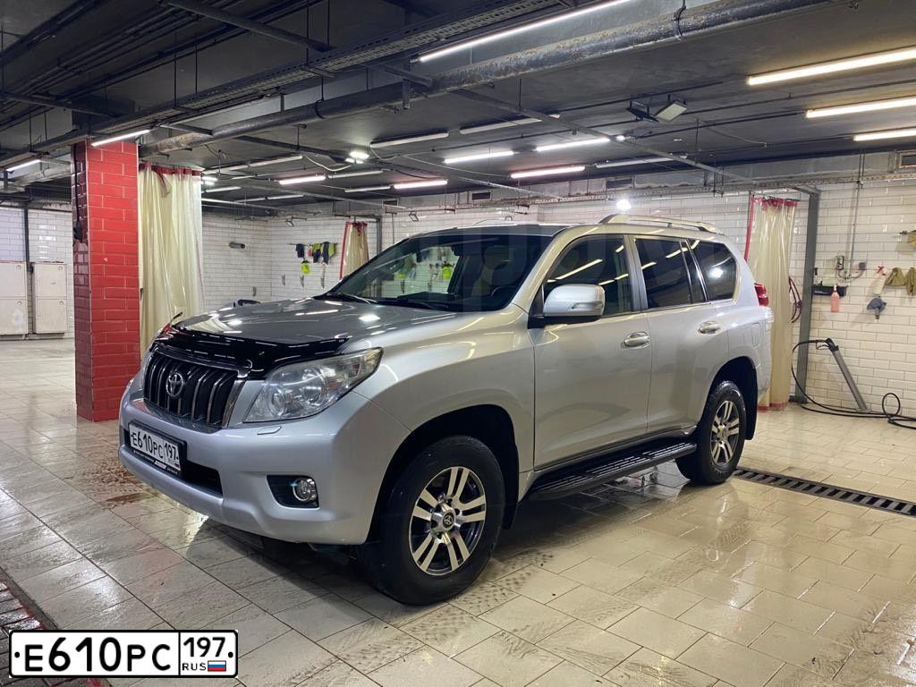 Фото автомобиля TOYOTA LAND CRUISER PRADO, 2017 — госномер Е399КМ89