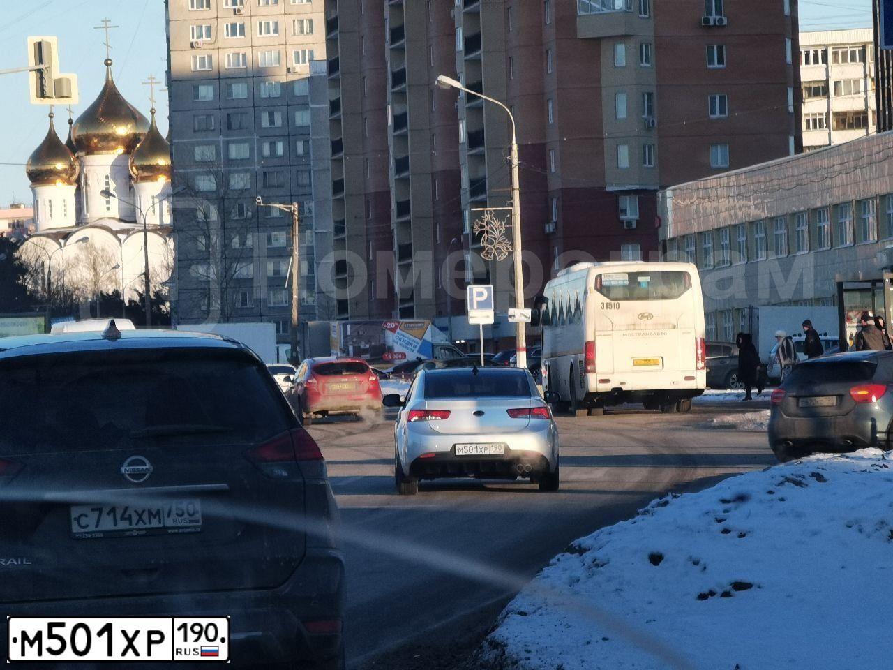 Фото автомобиля KIA CERATO, 2012 — госномер М501ХР190. Цвет: Серебристый