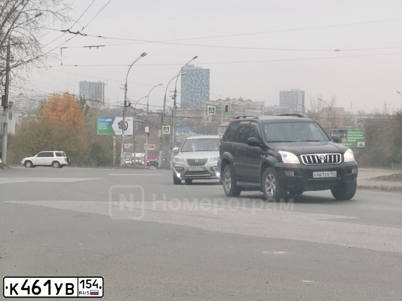 Фото автомобиля TOYOTA LANDCRUISER, 2007 — госномер К461УВ154. Цвет: ЧЕРНЫЙ