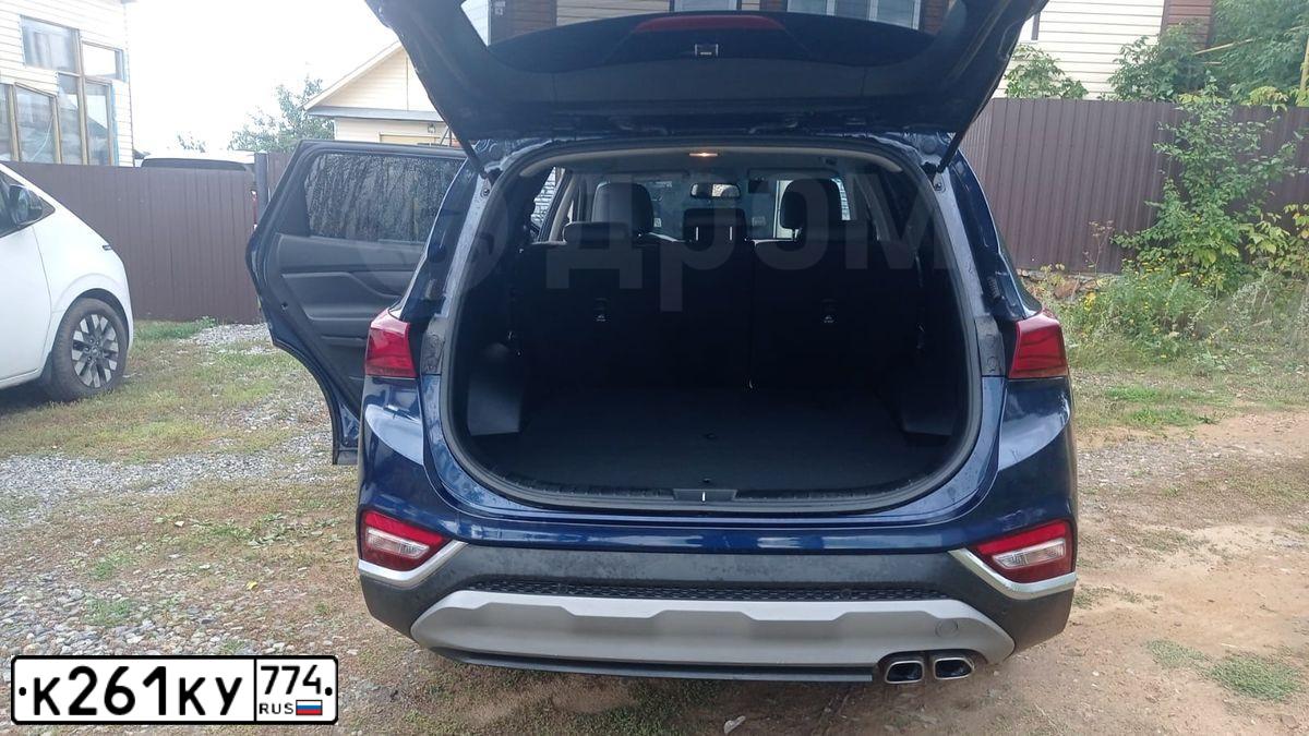Фото автомобиля HYUNDAI SANTA FE, 2019 — госномер К261КУ774. Цвет: синий
