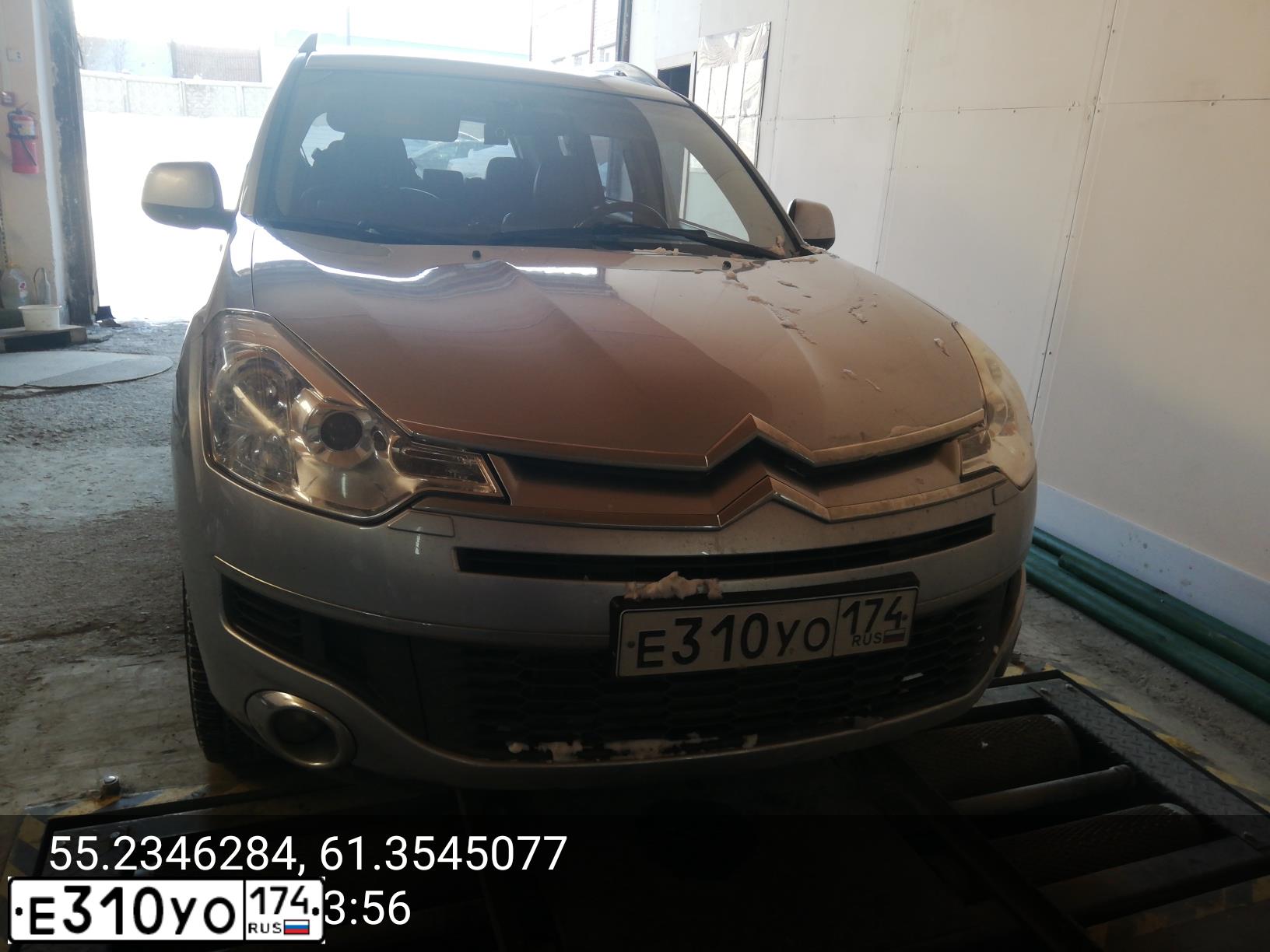 Фото автомобиля CITROEN C-CROSSER, 2011 — госномер Е310УО174. Цвет: СЕРЕБРИСТЫЙ