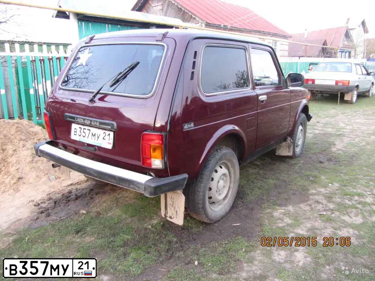 Фото автомобиля LADA 2121 NIVA, 2012 — госномер В357МУ21. Цвет: ТЕМНО-ВИШНЕВЫЙ