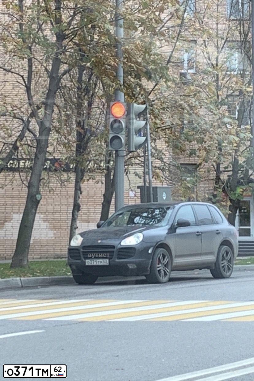 Фото автомобиля PORSCHE CAYENNE, 2005 — госномер Н703ОО797. Цвет: ЧЕРНЫЙ