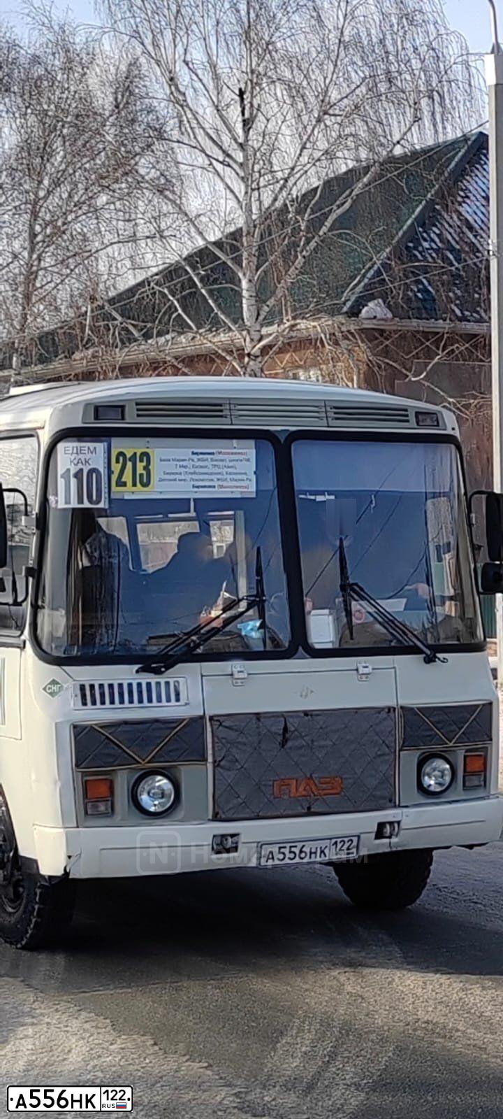 Фото автомобиля PAZ 3205, 2011 — госномер Е502ЕС19. Цвет: Белый