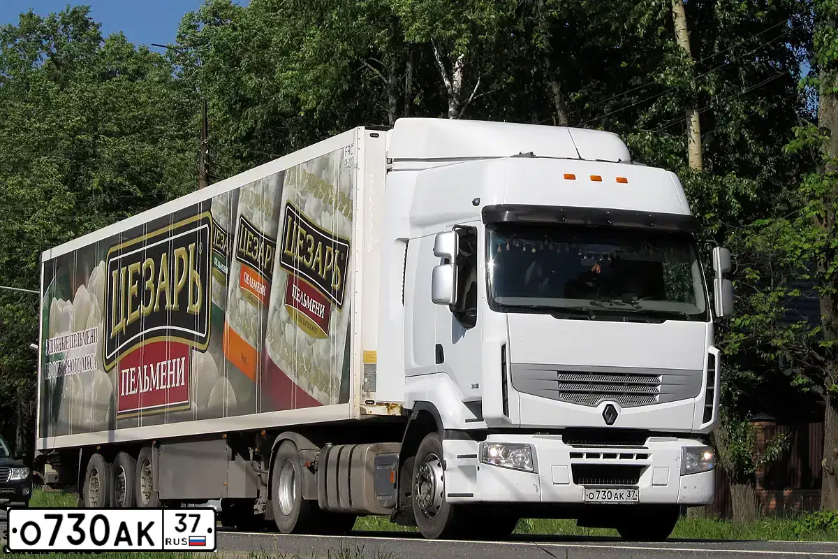 Фото автомобиля RENAULT PREMIUM, 2011 — госномер Т082НО161. Цвет: Белый