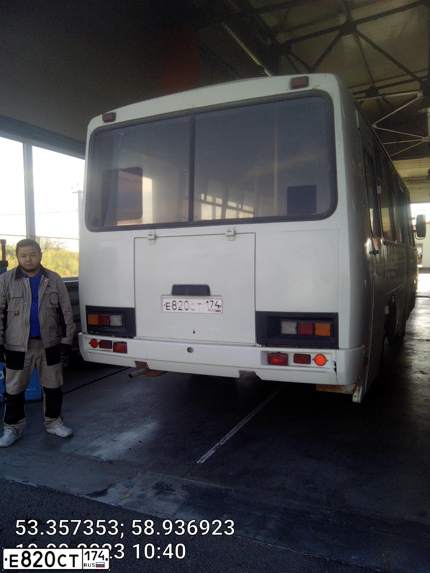 Фото автомобиля ПАЗ 320530, 2005 — госномер Е820СТ174