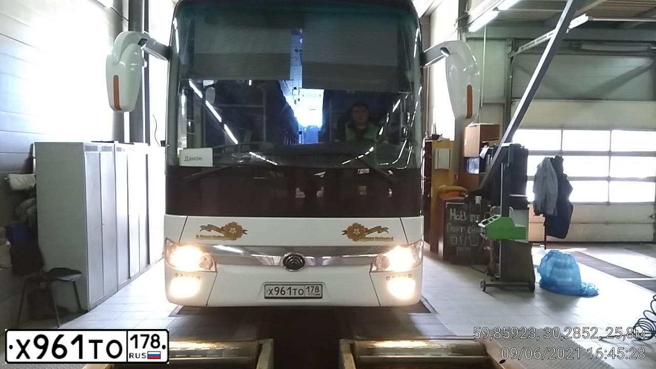 Фото автомобиля YUTONG ZK6122H9, 2017 — госномер К236ЕК156. Цвет: Белый